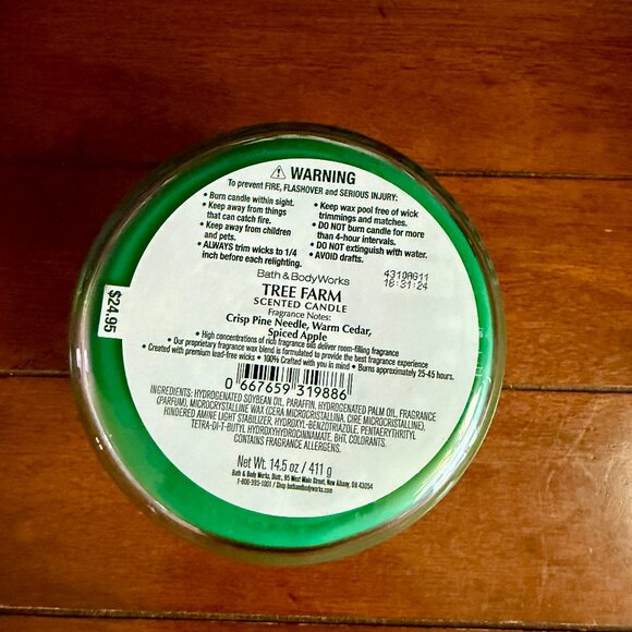 NEW TREE FARM 3-Wick 14.5oz Candle Bath & Body Works - Picture 3 of 3